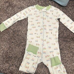 Hanna Andersson White and Green Kids Footie